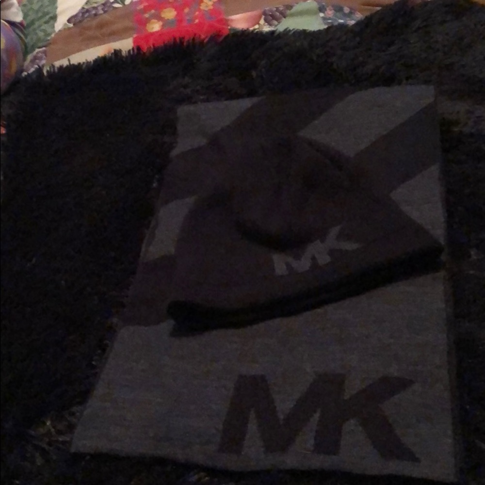 Men’s Michael Kors scarf and beanie